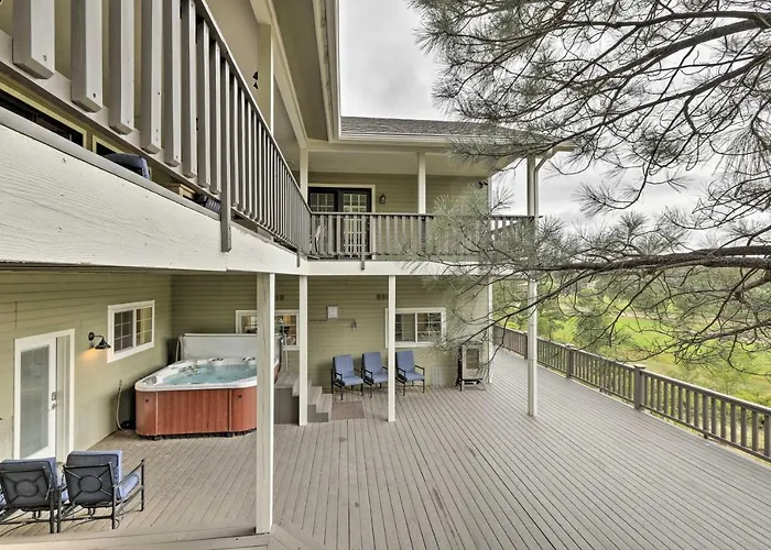 Casa vacanze Upscale W/ Hot Tub & Mountain Views