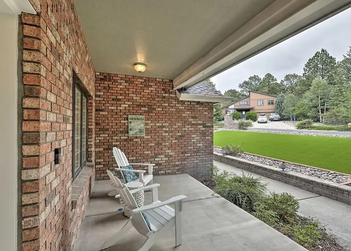 Upscale W/ Hot Tub & Mountain Views *