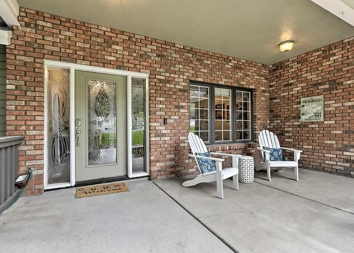 Upscale W/ Hot Tub & Mountain Views Casa vacanze Flagstaff