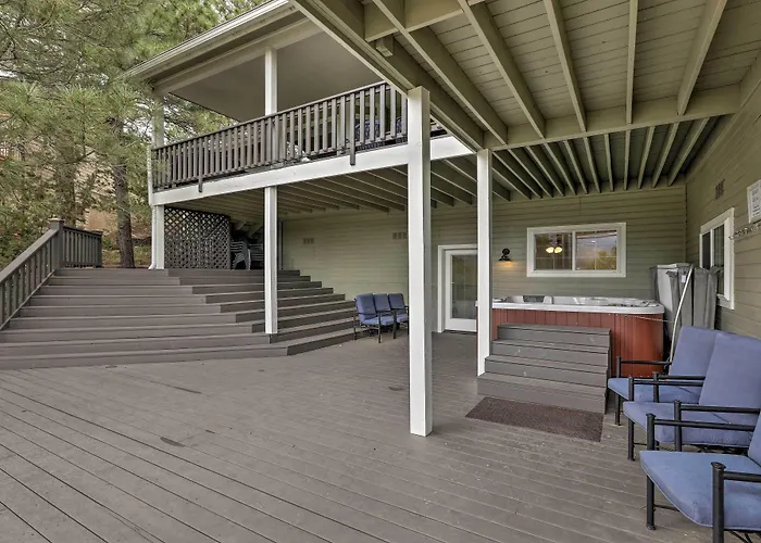 Upscale W/ Hot Tub & Mountain Views *