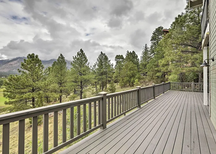Upscale W/ Hot Tub & Mountain Views Hébergement de vacances