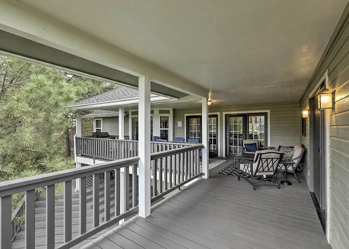 Hébergement de vacances Upscale W/ Hot Tub & Mountain Views