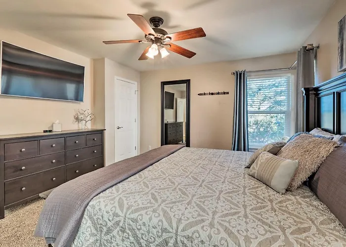 Upscale W/ Hot Tub & Mountain Views * Flagstaff