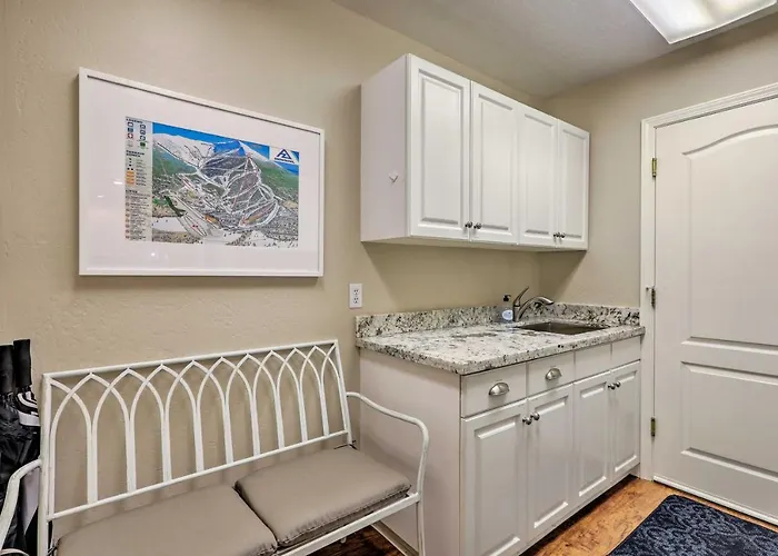 Upscale W/ Hot Tub & Mountain Views * Flagstaff