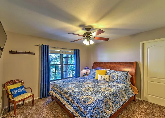 Casa vacanze Upscale W/ Hot Tub & Mountain Views *