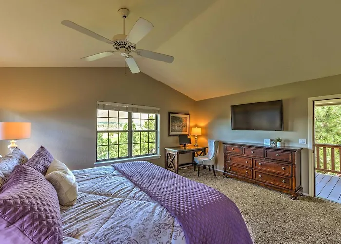 Upscale W/ Hot Tub & Mountain Views *