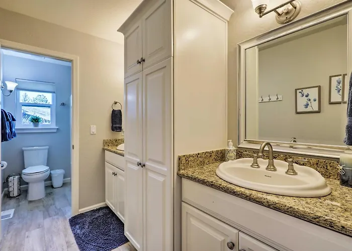 Upscale W/ Hot Tub & Mountain Views * Flagstaff